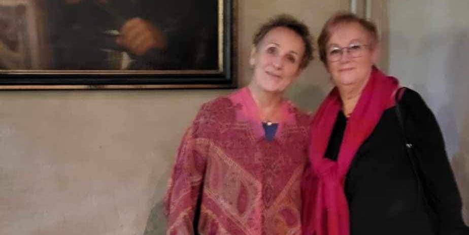 Amie och Kersti laddade för fest