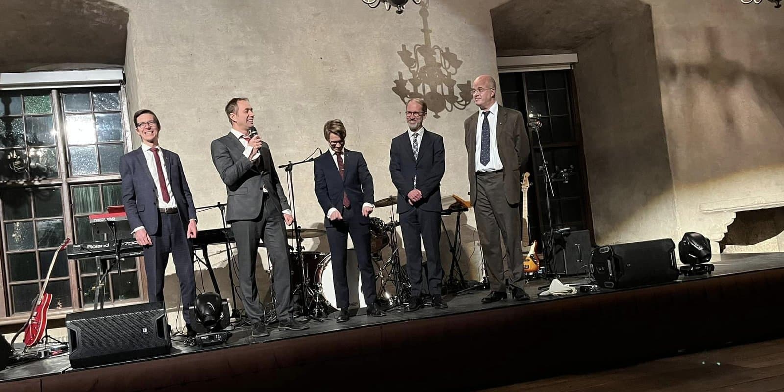 En del av Orphei Drängar underhöll